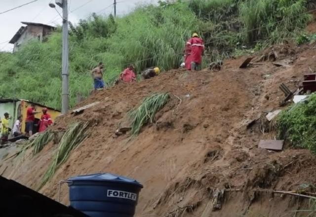 Imagem da noticia Fortes chuvas deixam uma pessoa morta soterrada em Pernambuco