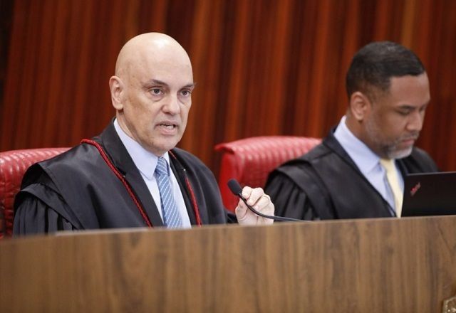 Imagem da noticia Em despedida do TSE, Moraes defende regulamentação de redes e diz que atuou contra populismo digital