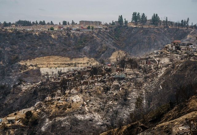 Imagem da noticia Incêndios florestais no Chile deixam pelo menos 99 mortos