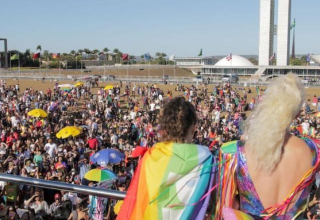 Imagem da noticia Parada do Orgulho LGBTQIA+ colore a Esplanada dos Ministérios no DF