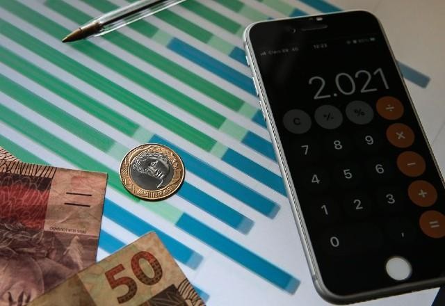 Imagem da noticia Projetos na Câmara tentam reduzir preços da energia e dos combustíveis
