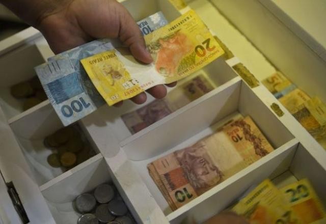 Imagem da noticia Poder Expresso: saques de "dinheiro esquecido", joias e volta de Bolsonaro
