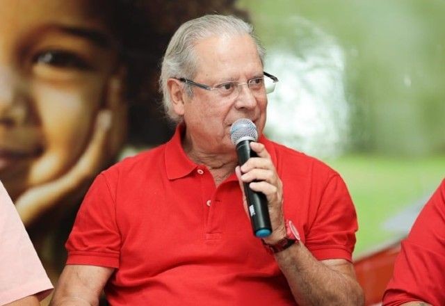 Imagem da noticia José Dirceu é internado com suspeita de insuficiência coronária
