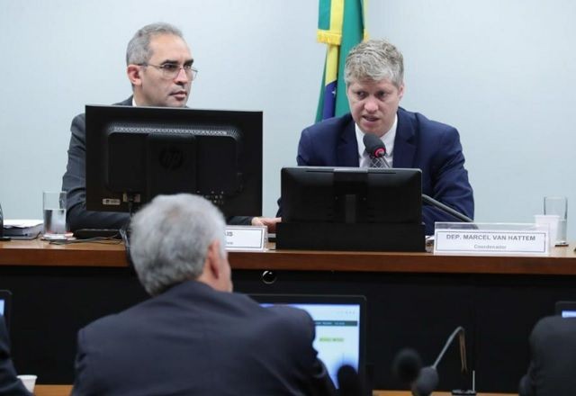 Imagem da noticia Comissão sobre enchentes avalia medidas para o RS e deputados defendem perdão da dívida do estado