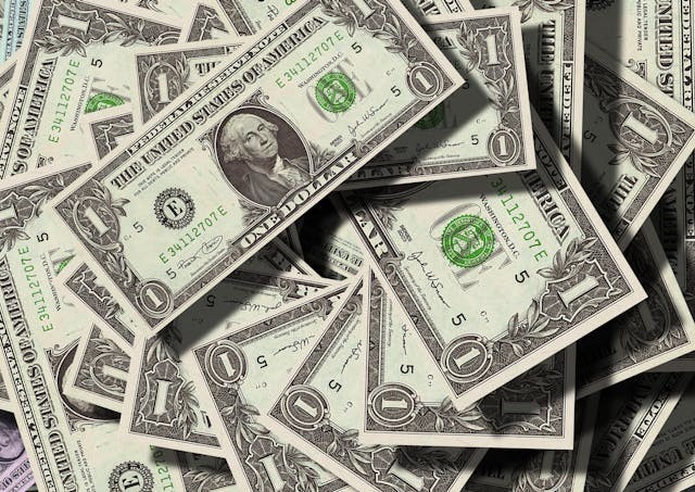 Imagem da noticia Dólar volta a subir e fecha a R$ 6,17, mesmo após leilões do Banco Central