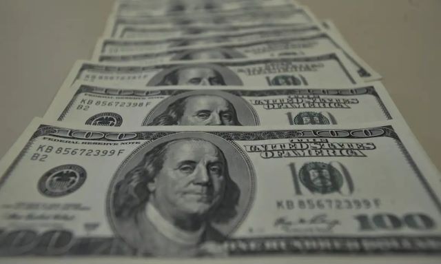 Imagem da noticia Dólar atinge R$ 5,46, maior valor em um ano e meio 