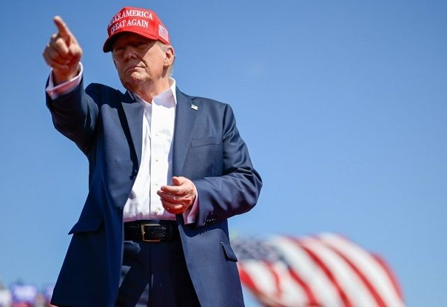 Imagem da noticia Trump diz ser "mais fácil" derrotar Kamala Harris após Biden desistir 