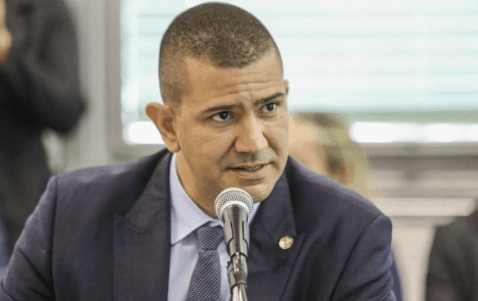 Imagem da noticia Justiça do Rio anula sessão que elegeu Douglas Ruas presidente da Alerj