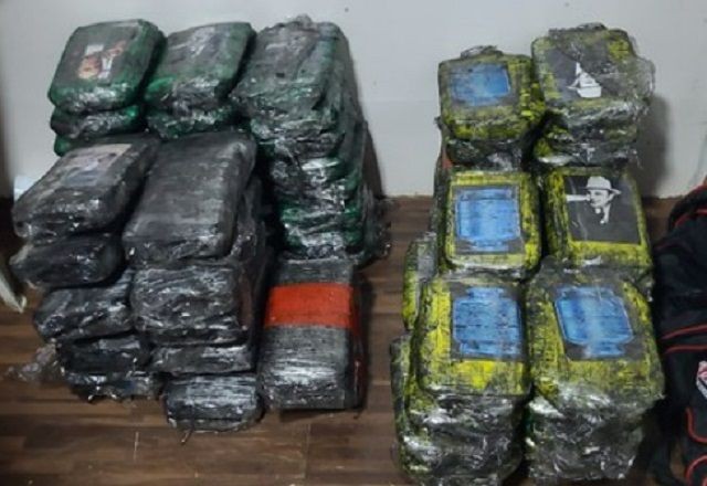 Polícia Federal apreende 77 kg de droga em embarcação comercial de passageiros no AM