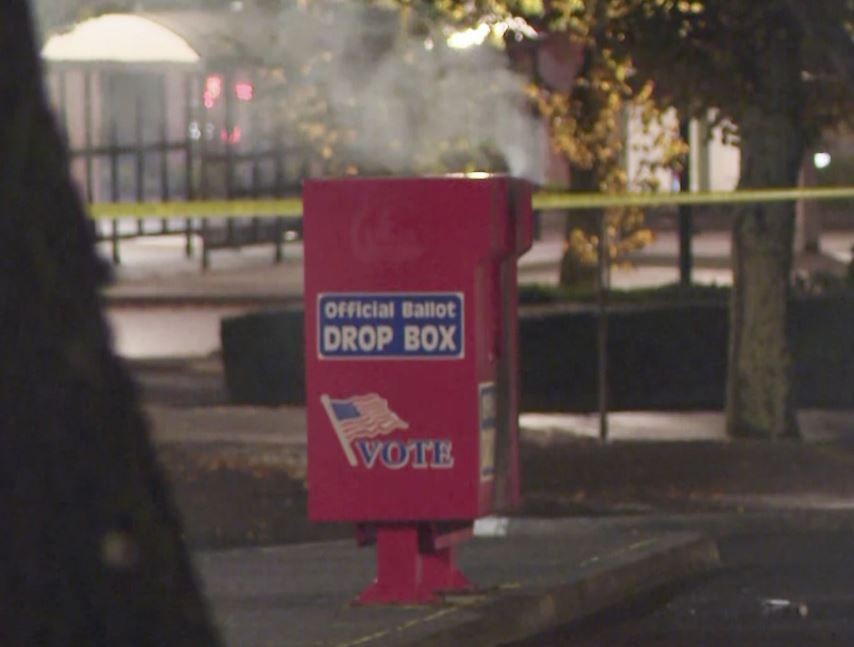 Imagem da noticia Urnas eleitorais são incendiadas em Washington e Oregon, nos EUA