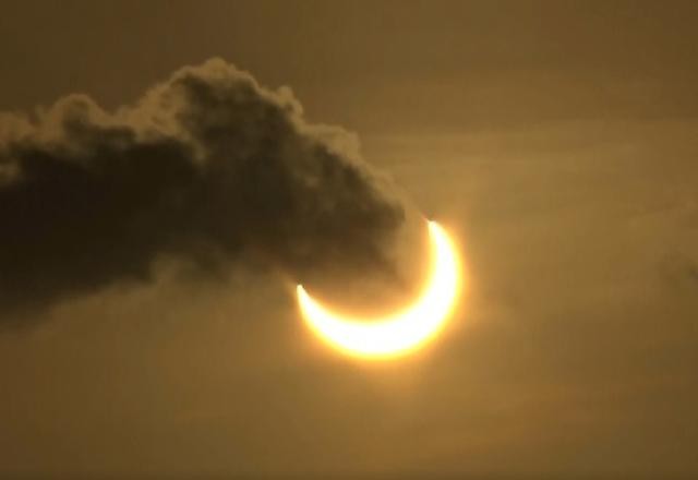 Imagem da noticia Confira como foi o eclipse solar anular neste sábado