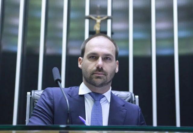 Imagem da noticia Eduardo anuncia loja online para vender produtos de Bolsonaro