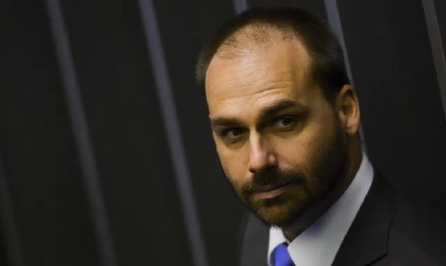 Imagem da noticia Eduardo Bolsonaro pede ao presidente da Câmara para exercer mandato dos EUA