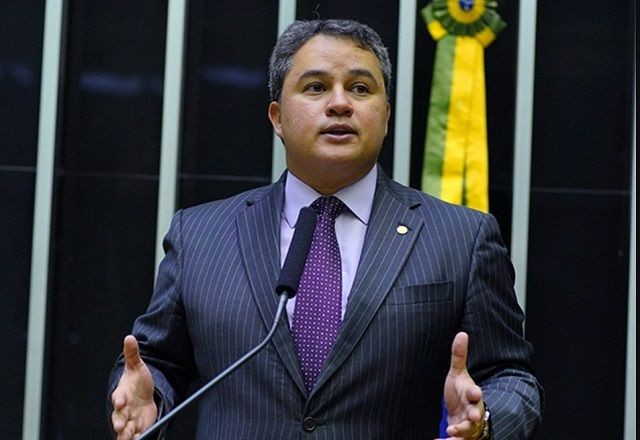 Imagem da noticia Urgência para projetos da desoneração da folha deve ser votada na terça-feira (21), diz Efraim Filho