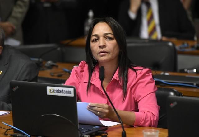 Imagem da noticia Relatora da CPMI do 8/1 quer informações financeiras de Bolsonaro e Michelle