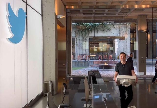 Imagem da noticia Em carta, Elon Musk oficializa a compra do Twitter