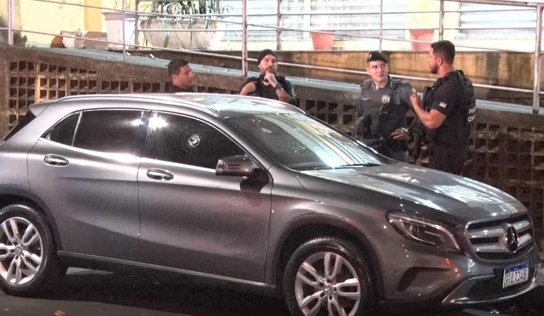 Imagem da noticia Empresário é morto com mais de 10 tiros dentro de carro de luxo