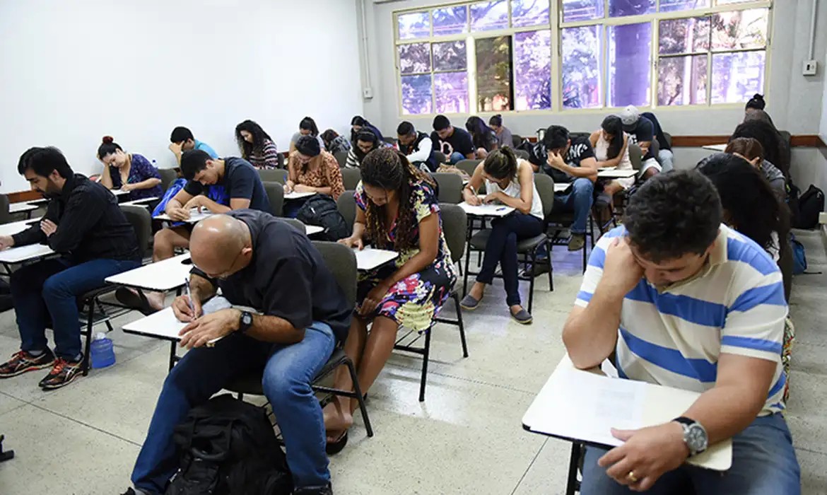 Imagem da noticia Encceja 2025 será aplicado neste domingo para mais de 700 mil candidatos
