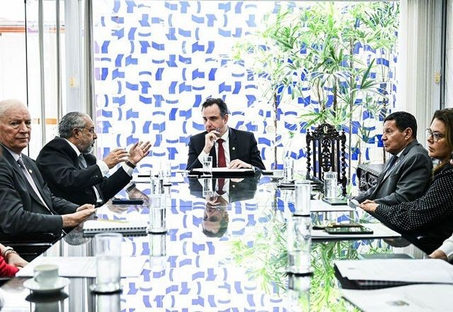 Imagem da noticia Comissão entrega a Pacheco projetos prioritários para ajudar o Rio Grande do Sul