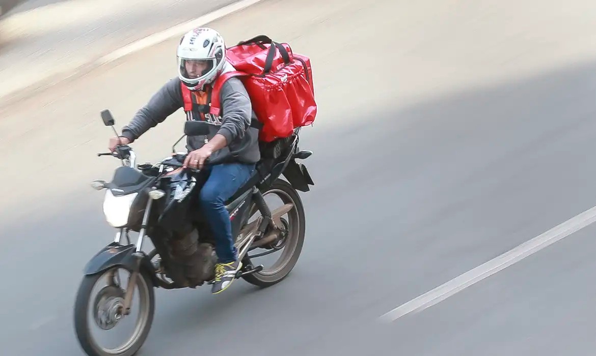 Imagem da noticia Governo negocia regulamentação para motoentregadores