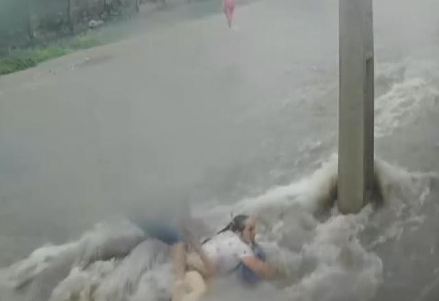 Imagem da noticia Vídeo mostra mãe e filho sendo arrastados por enxurrada em Minas Gerais
