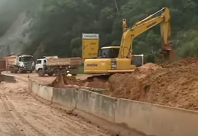Imagem da noticia Até 30 pessoas podem estar desaparecidas após deslizamento no Paraná