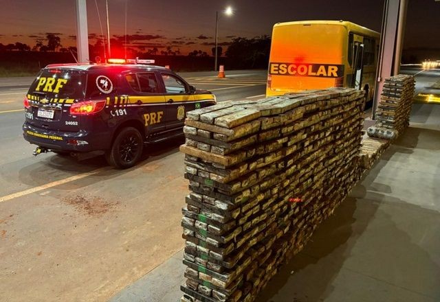 Polícia Rodoviária Federal apreende 1,6 tonelada de maconha em ônibus escolar falso