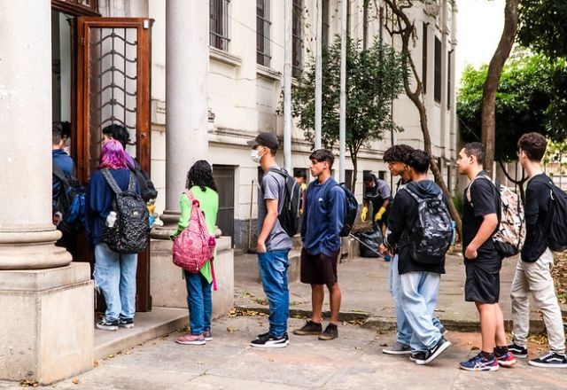 Imagem da noticia Estudantes começam a receber primeira parcela do Programa Pé-de-Meia nesta semana