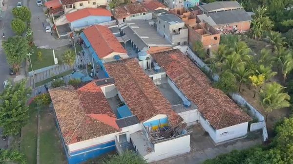 Imagem da noticia Teto de escola desaba em Itaparica, atingindo 13 crianças e 4 adultos 