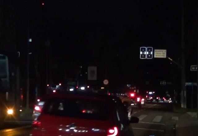 Imagem da noticia SP no escuro: concessionária prevê restabelecimento total da energia só na 3ª feira