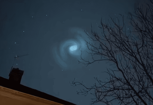 Imagem da noticia Espiral misteriosa no céu assusta moradores no Reino Unido