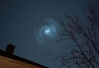 Espiral misteriosa no céu assusta moradores no Reino Unido - SBT News