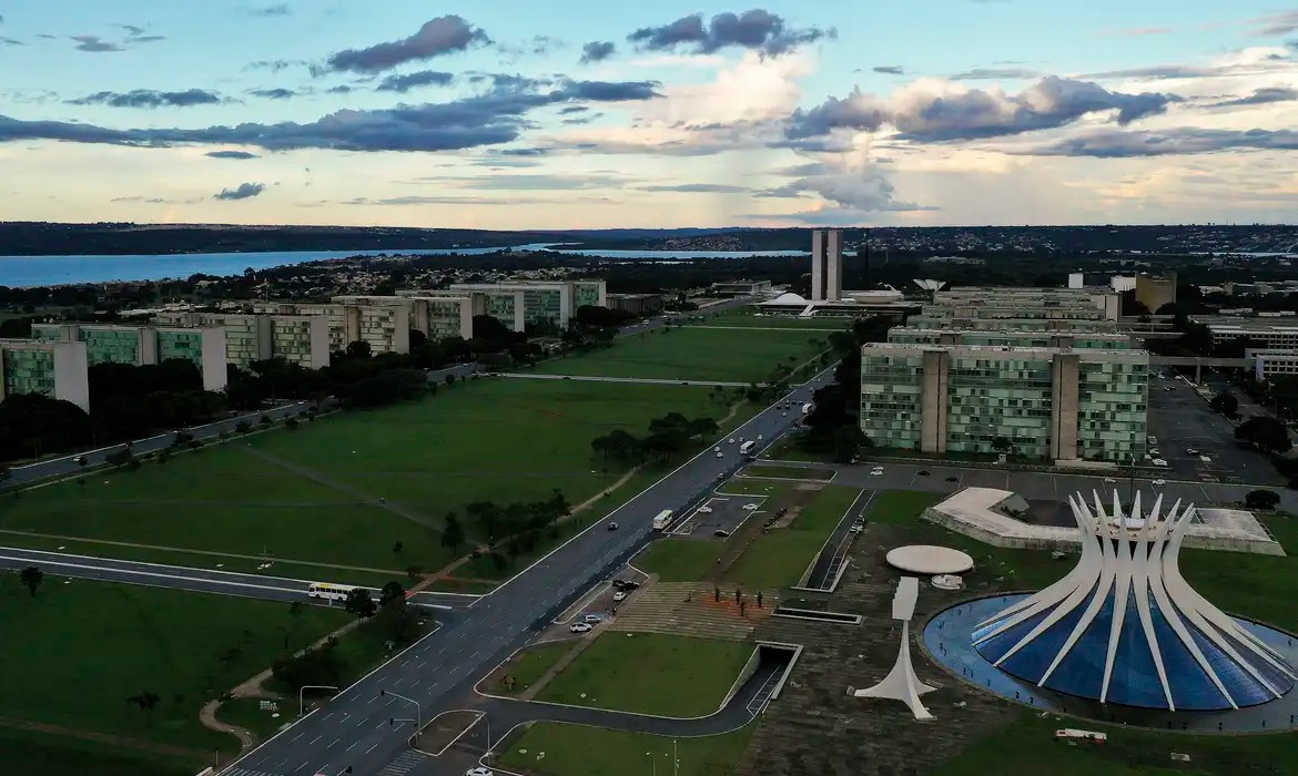 Imagem da noticia Esplanada dos Ministérios deve ser aberta no evento para lembrar o 8 de janeiro