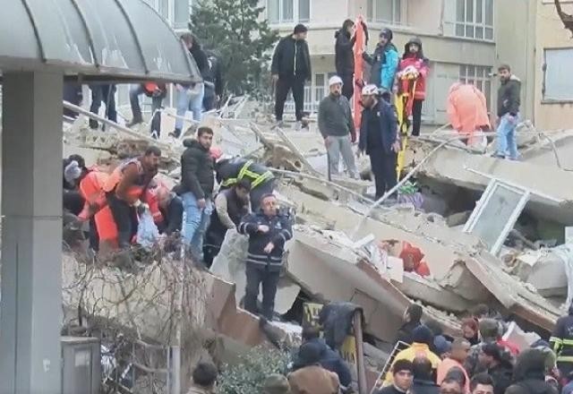 Número de mortes passa de 4 mil na Turquia e na Síria após terremoto