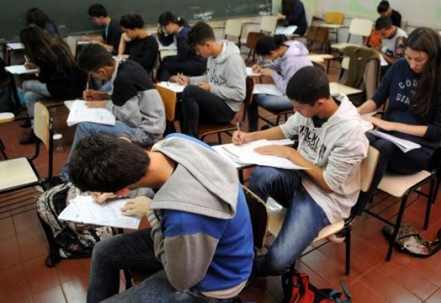 Imagem da noticia Retorno presencial nas escolas é celebrado no MEC