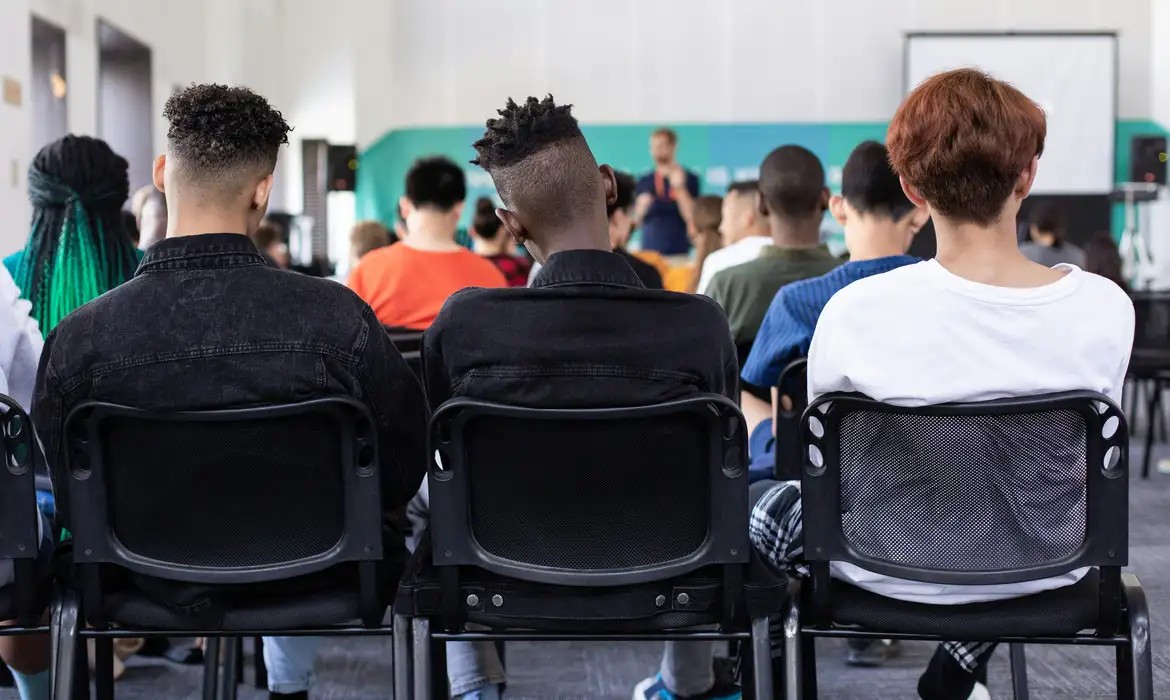 Imagem da noticia Novo Ensino Médio é aprovado na Câmara com mais tempo para disciplinas obrigatórias