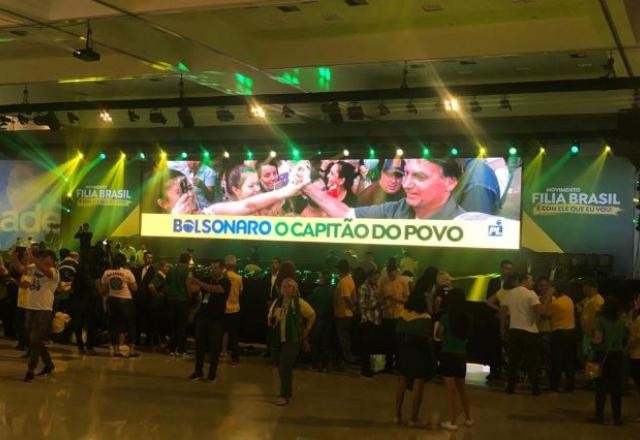 Imagem da noticia Em evento de filiações do PL, Bolsonaro apresenta base da campanha