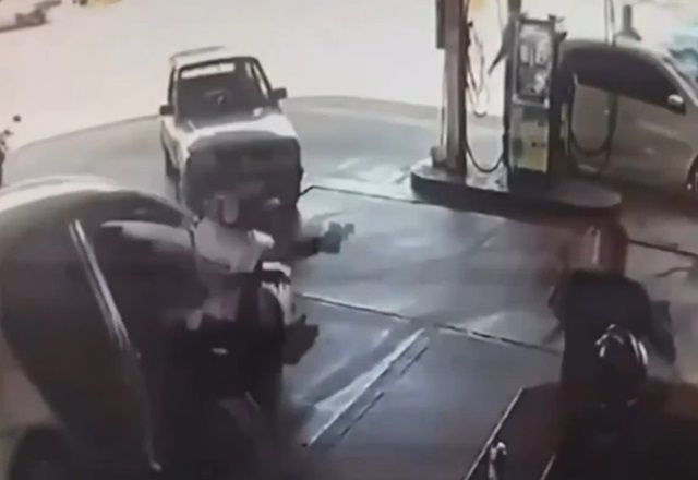 Imagem da noticia PR: Homem é assassinado a tiros dentro de posto de combustíveis 