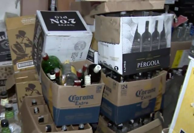 Polícia desmonta fábrica de bebidas clandestina em São Paulo 