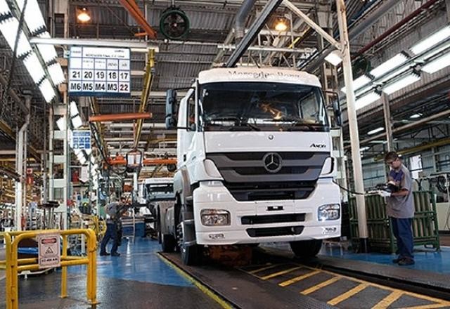 Imagem da noticia Trabalhadores da Mercedes-Benz aprovam proposta de layoff da montadora
