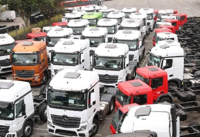 Imagem da noticia Mercedes-Benz é a quinta montadora a dar férias coletivas no Brasil