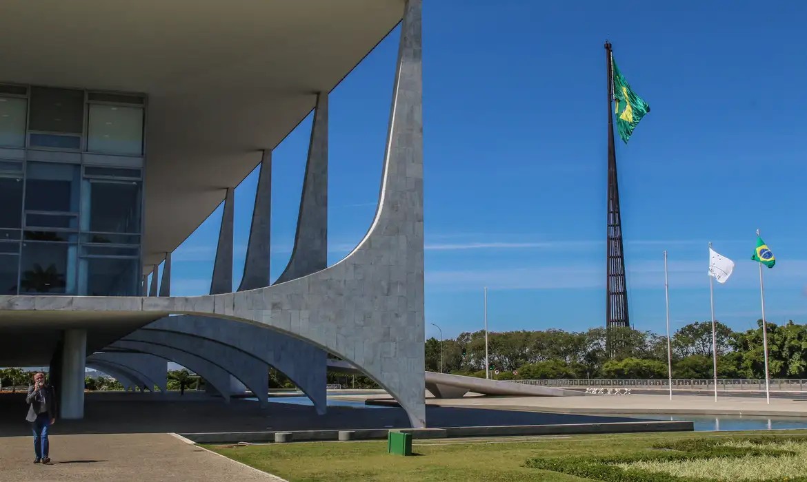 Servidores enviam contraproposta de reajuste ao governo em três parcelas