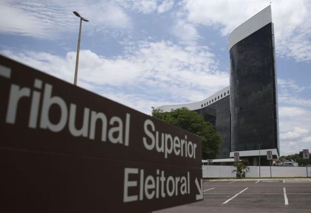 Imagem da noticia PT, PCdoB e PV protocolam registro de federação partidária no TSE