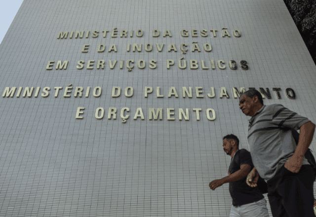 Imagem da noticia Após cortes, governo realoca R$ 63,4 bilhões via crédito suplementar a outros ministérios