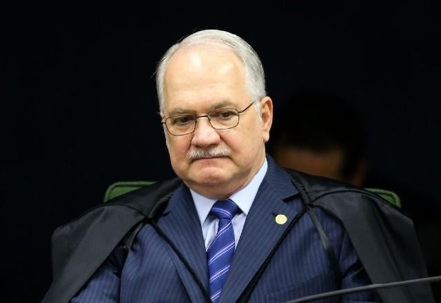 Imagem da noticia Fachin preside sessão do STF na ausência de Barroso, que viajou com Lula ao RS
