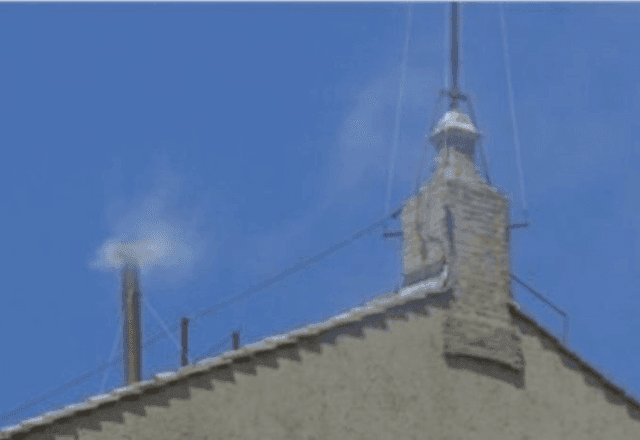 Imagem da noticia Vaticano erra e anuncia 'fumaça branca' nas redes sociais 