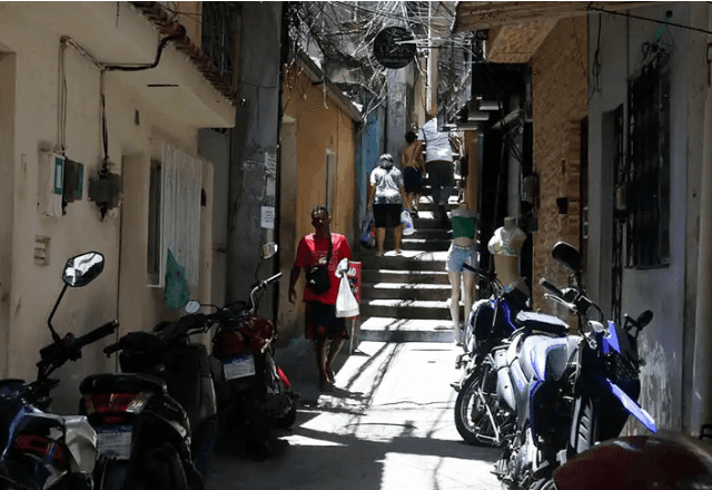 Imagem da noticia Quase 20% dos moradores de favelas no Brasil vivem em ruas sem acesso a carros e ônibus