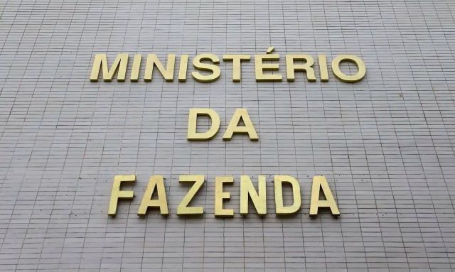 Imagem da noticia Fazenda convoca reunião com secretários estaduais para discutir redução do ICMS sobre diesel