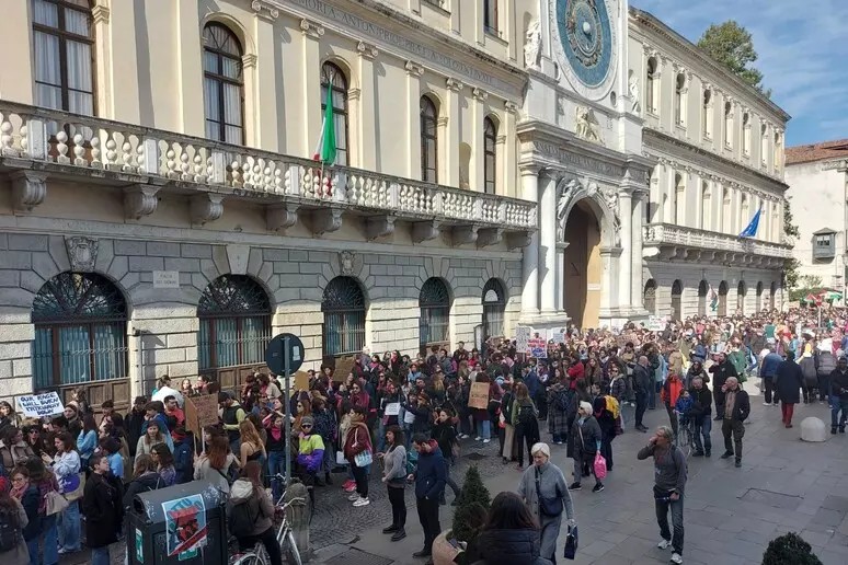 Imagem da noticia Governo italiano aprova lei de feminicídio com pena de prisão perpétua