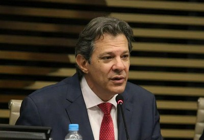 "A extrema direita tem um domínio das redes sociais muito superior ao nosso", diz Haddad